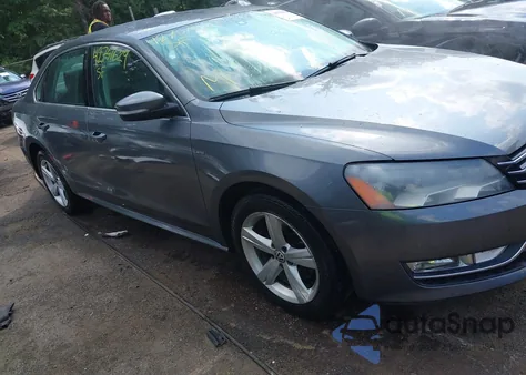 2015 Volkswagen Passat 1.8T Limited Edition из США, поврежденный, VIN 1VWAT7A36FC102601